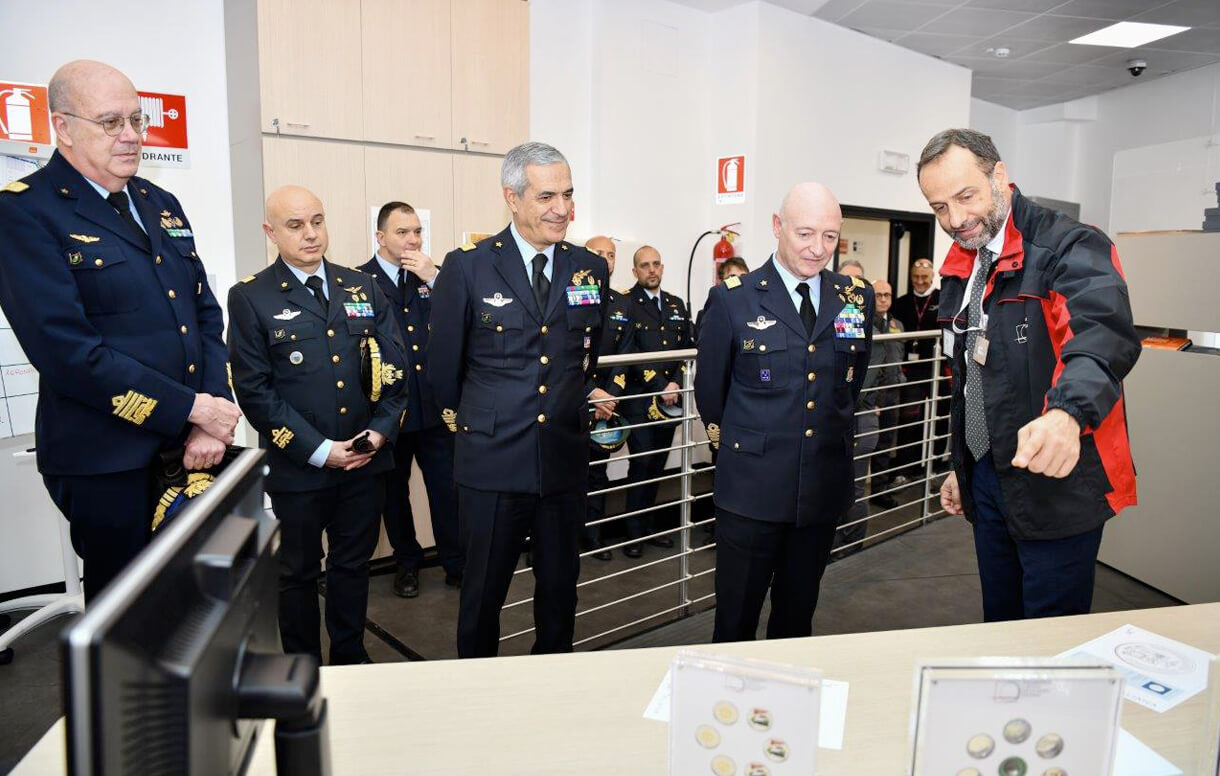La Visita del Generale Goretti, in occasione dell'emissione per i 100 anni dell'Aeronautica