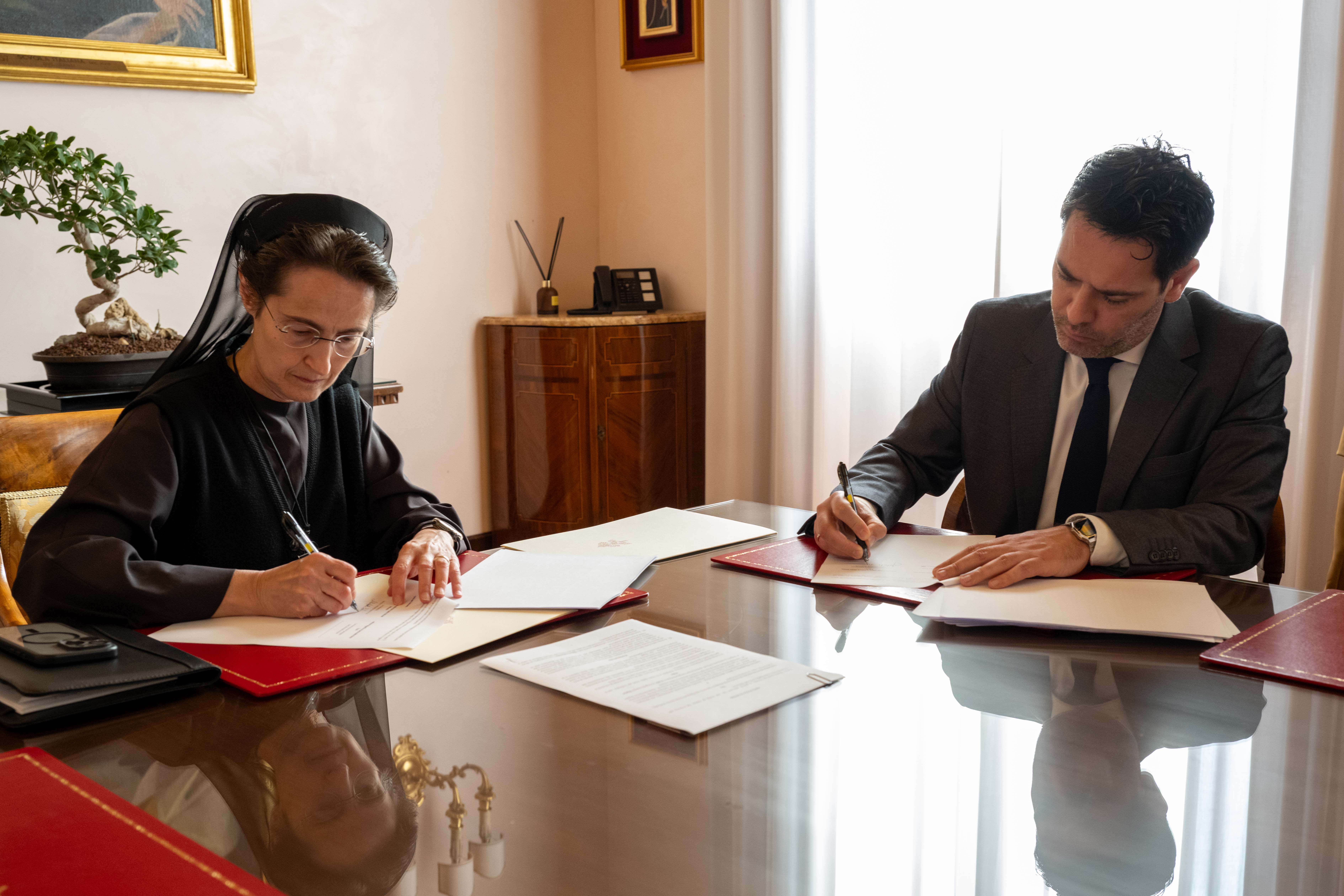 Monete e francobolli, al via la collaborazione tra il Governatorato dello Stato della Città del Vaticano e l'Istituto Poligrafico e Zecca dello Stato